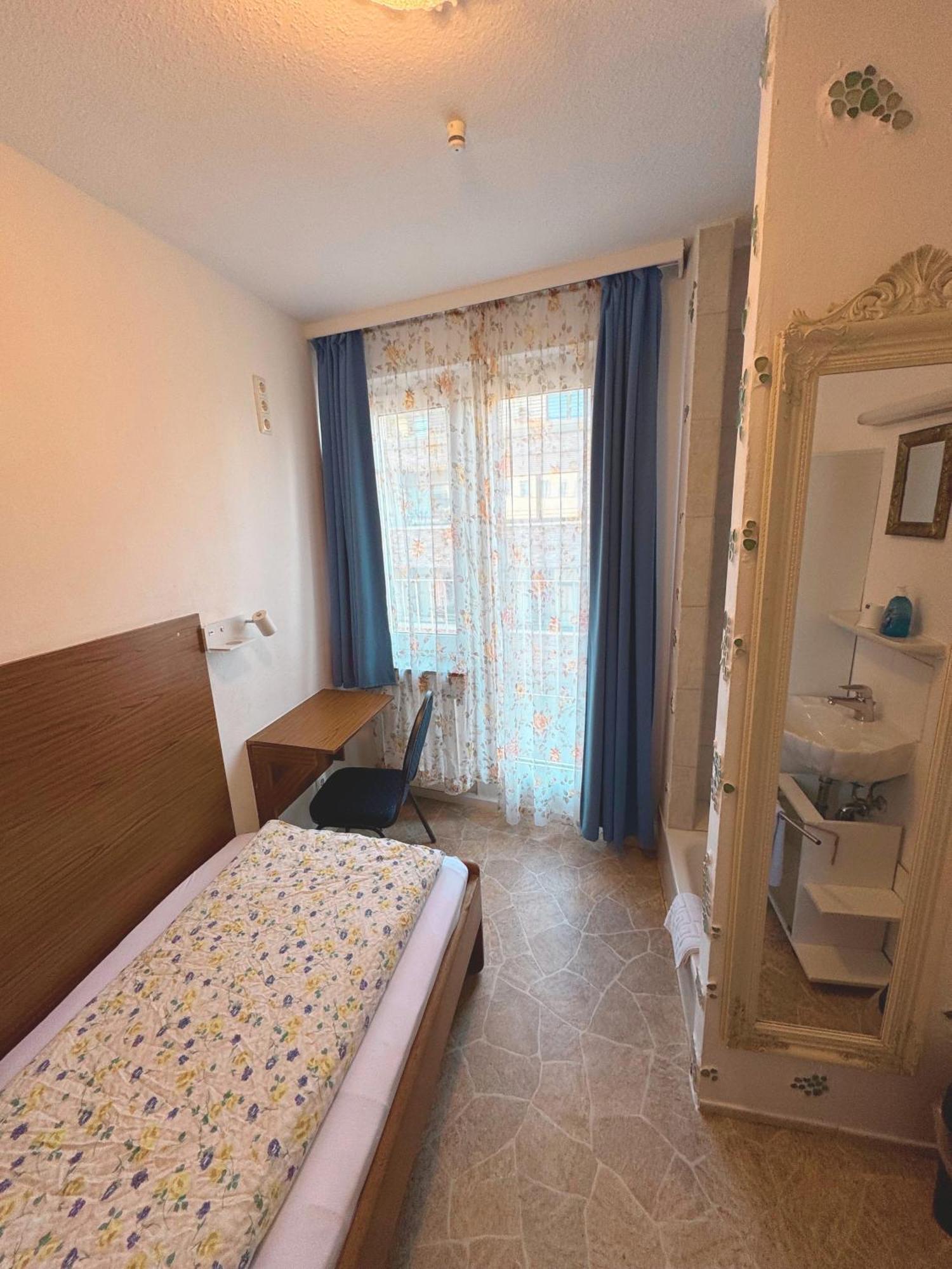 Hostel Heinzelmaennchen Köln Ngoại thất bức ảnh